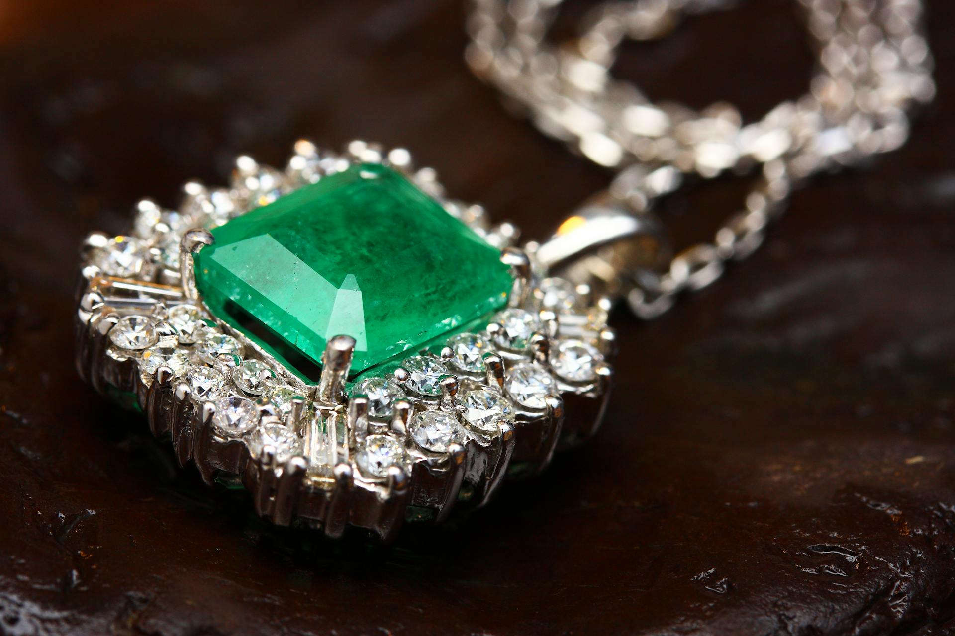 Emerald Gemstone Jewellery