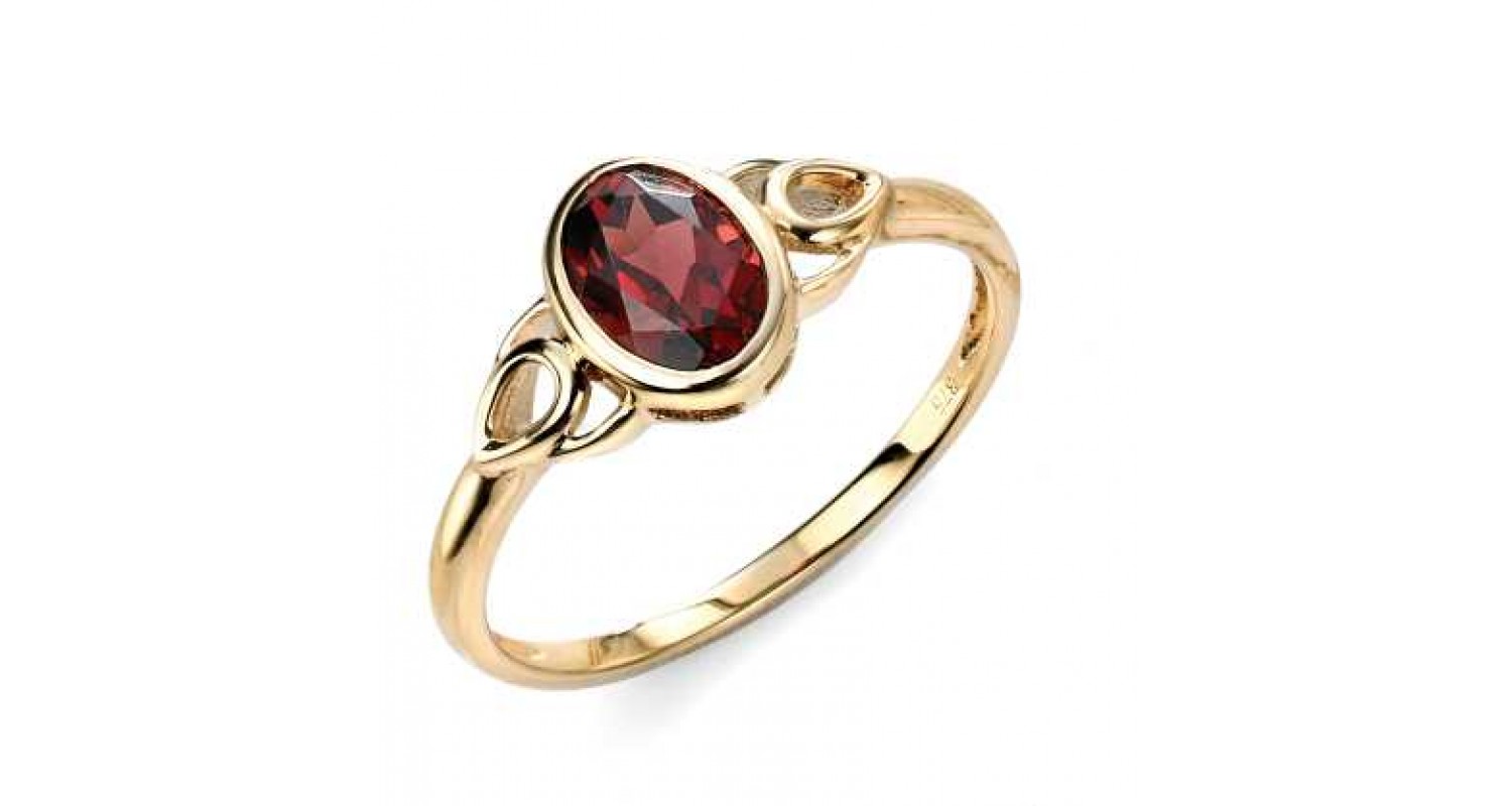 9ct Yellow Gold Garnet Ring