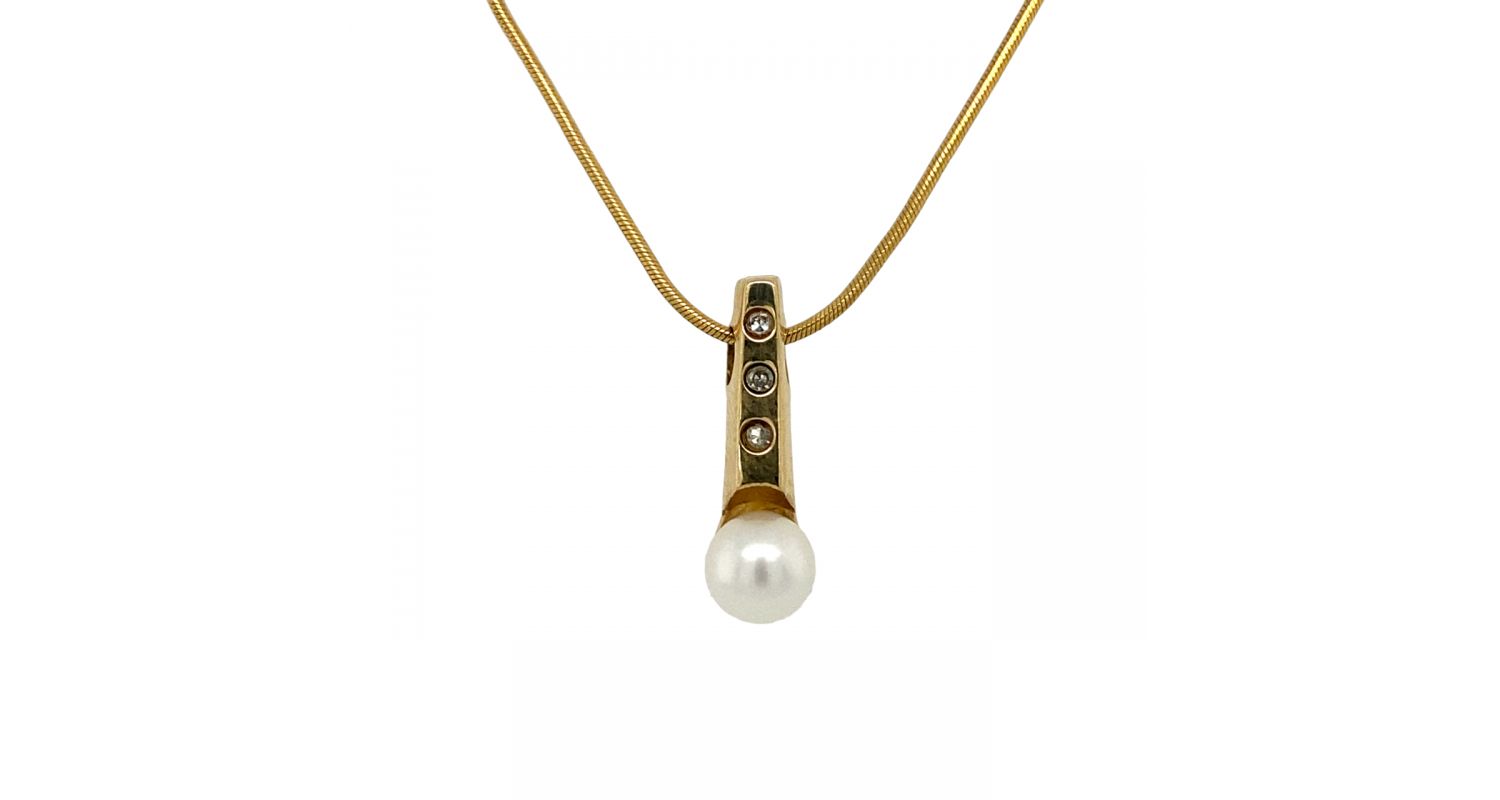 14ct Yellow Gold Diamond Pearl Necklace